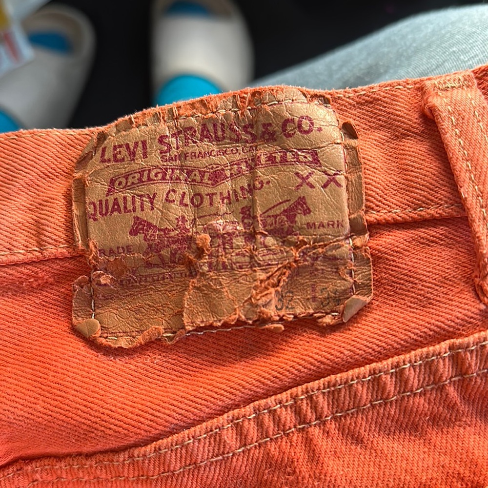 Levi’s jeans size 32 and L 34